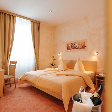 Hotel Mediterraneo Neustadt an der Weinstraße Kamer foto