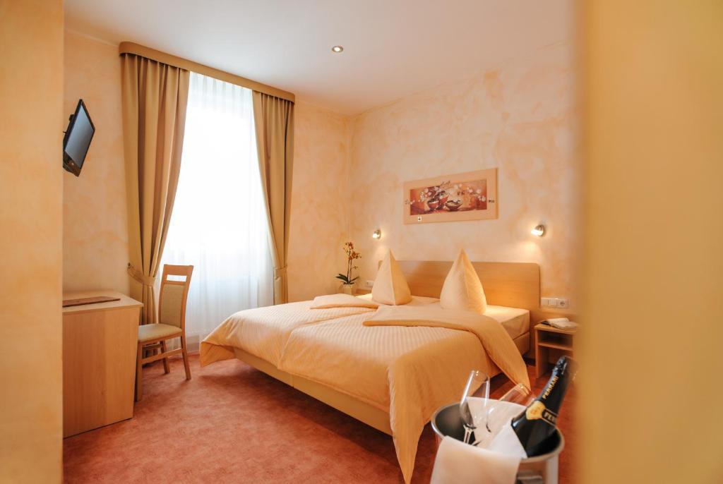 Hotel Mediterraneo Neustadt an der Weinstraße Kamer foto